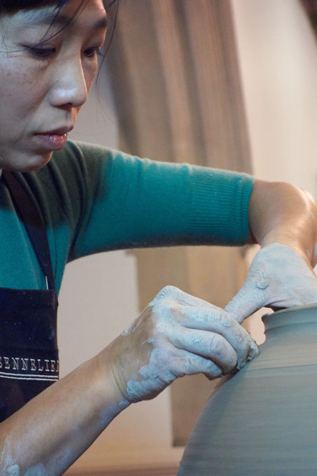 Oxford Ceramics Fair 2014 - Akiko Hirai demonstrating how she makes Moon Jars